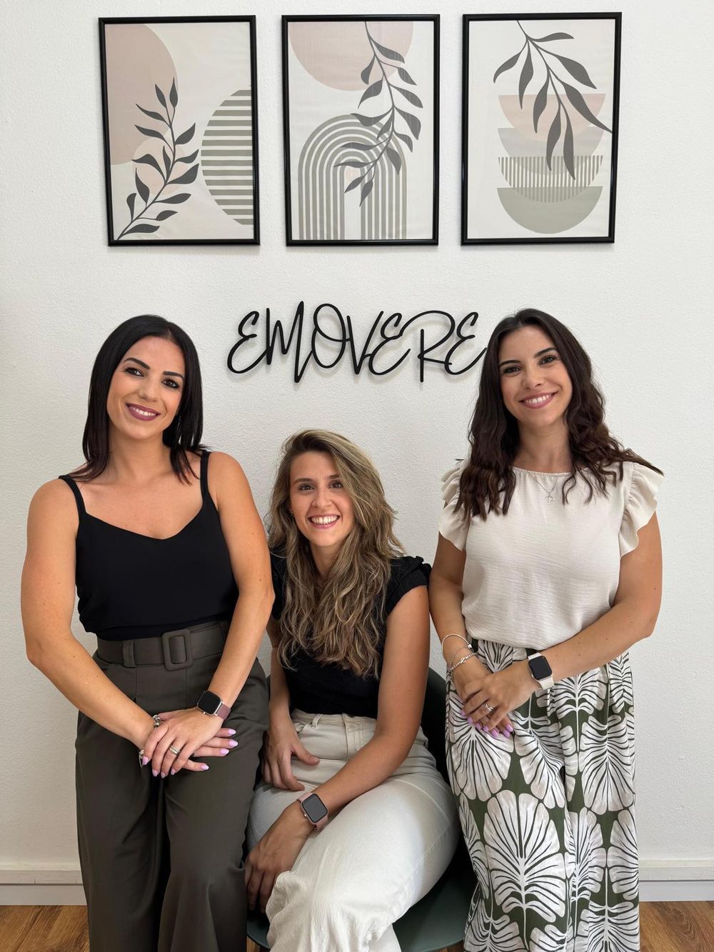 Le fondatrici del Centro Emovere nello studio di Alghero